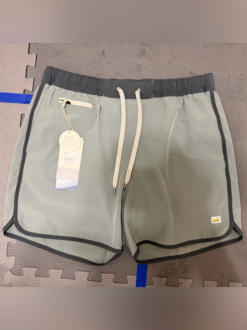 GUC Vuori Men's Banks 5” Shorts in Stormy Gray